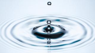 Gota de agua líquido.