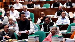 সংসদে বাজেট পেশ শুরু করছেন আহম মুস্তফা কামাল।