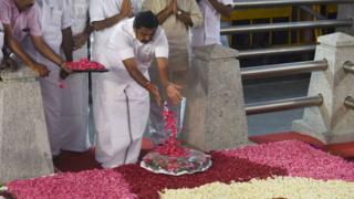அமைச்சர்