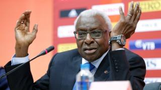 Lamine Diack est mis en examen pour corruption présumée, en France.