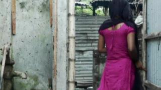 দৌলতদিয়ার যৌনপল্লির একজন যৌনকর্মী