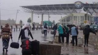 Окуяга көз салган айрым саясатчылардын бул боюнча пикири башка. Алар бажы инспекциясында мындай коррупция эбактан бери болуп келгенине көз жумган парламент депутаттары менен кээ бир саясатчылар дын бир учурда козголушунда кандайдыр бир шек бар дешет.