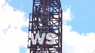 Wahana roller coaster