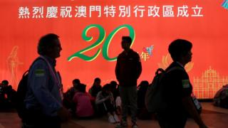澳門與香港同為中國的特別行政區,但有十分不同的發展模式。