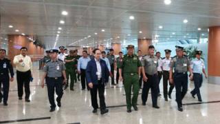 အကြမ်းဖက်အန္တရာယ် စိုးရိမ်မှုတွေကြောင့် ပြည်ထဲရေးဒုဝန်ကြီး ရန်ကုန်လေဆိပ်လုံခြုံရေး စစ်ဆေးခဲ့