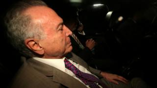 Michel Temer ao chegar em sua casa em São Paulo