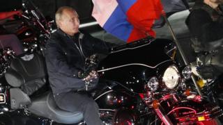 Путин на мотоцикле