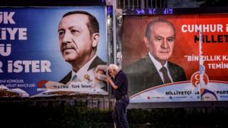 Erdoğan ve Bahçeli afişleri