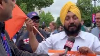 ਇੰਗਲੈਂਡ ਵਿੱਚ ਵਰਲਡ ਕੱਪ ਦੇ ਫ਼ਾਈਨਲ ਮੌਕੇ ਕੁਝ ਕ੍ਰਿਕਟ ਪ੍ਰਸ਼ੰਸਕਾਂ ਨਾਲ ਗੱਲਬਾਤ।