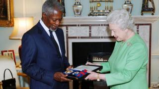 Kofi Annan meets the queen