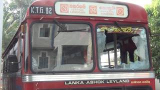 රට පුරා විවිධ ප්රදේශවලදී ධාවනයේ යෙදුනු ලංගම මගී ප්රවාහන රථවලට ගල් මුල් ප්රහාර එල්ල වී තිබේ