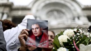 Admiradores de Juan Gabriel en Bellas Artes