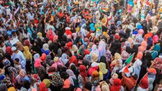 சிறிய மக்கள் தொகையால் எப்படி உலகை மாற்ற முடியும்?