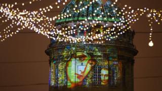 Iglesia María luces