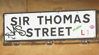Sit-Thomas-Street-sign