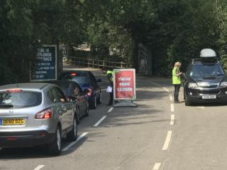 Queuing cars
