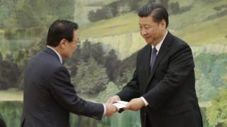 Phái viên Lee Hai-chan đã chuyển lá thư tay của Tổng thống Hàn Quốc cho Chủ tịch Tập Cận Bình