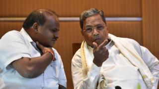 முதல்வர் எச்.டி.குமாரசாமி - காங்கிரஸ் கட்சியைச் சேர்ந்த முன்னாள் முதல்வர் சித்தராமையா.