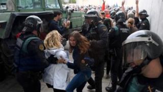 Amazu y'amatora yatewena polisi