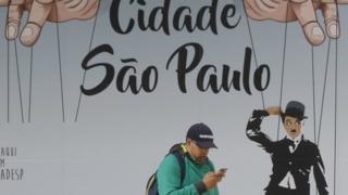 A man checks his cell phone outside a shopping mall in Sao Paulo (19 July 2016)