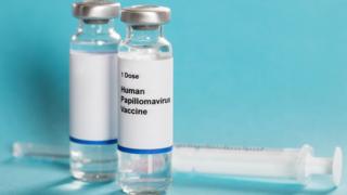 Frascos con la vacuna contra el VPH.