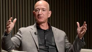 Jeff Bezos, le PDG d'Amazon, entretenait un relation extra-conjugale avec Lauren Sanchez.