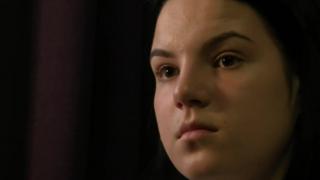 Margarita Gracheva, vítima de violência doméstica na Rússia, em entrevista à BBC