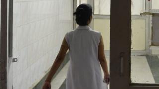 Dhakhaatiirta ayaa sheegay in uu ilmuhu dhintay saaco ka dib markii mataankiisu uu dhashay isaga oo mayd ah