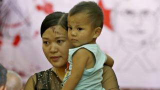 ဦးနေဝင်းရဲ့ ဇနီး မစုသက်ခိုင်နဲ့ သားငယ်