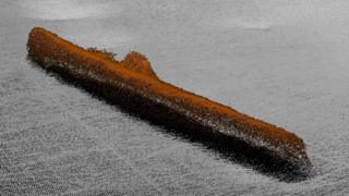 Сонарное изображение показывает неповрежденную и сигарообразную немецкую подводную лодку U87, лежащую на дне моря