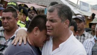 Perezida Rafael Correa ahumuriza abahekuwe n'umutingito muri iki cyumweru