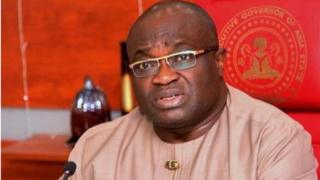 Okezie Ikpeazu weere oche ọchịchị Abia Steeti n'afọ 2015