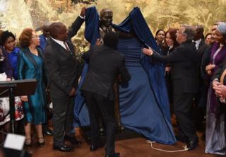 South Africa's President Cyril Ramaphosa, UN General Assembly President Maria Fernanda Espinosa and Secretary-General of the United Nations Antonio Guterres attend the unveiling ceremony of the Nelson Mandela Statue from the Republic of South Africa on September 24, 2018 at the United Nations in New York.