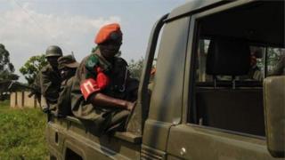Des soldats de l'armée congolaise (en photo) s'affrontent souvent avec les miliciens d'un chef coutumier tué en août dernier dans le centre de la RDC.