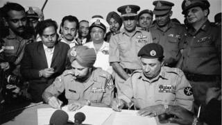 ১৬ই ডিসেম্বরে পাকিস্তানি বাহিনী আত্মসমর্পন করে