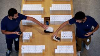 iPhone 7 в продаже в магазине Apple