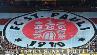 Escudo del FC St Pauli