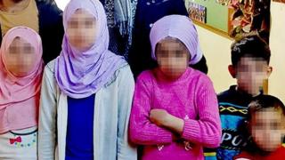 Caruurta Ummugulsum ay Habaryarta u tahay iyo caruur kale oo ku jira xarunta agoonta ee Baqdaad