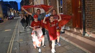 This family of Liverpool fans celebrated with a late-night walk on their street!