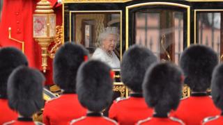 Ratu Elizabeth II, Inggris