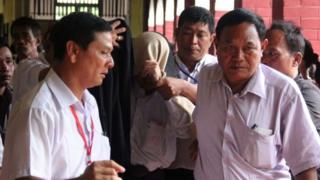 စက်ရုံမှူးကို ရုံးထုတ်ပြီးနောက် ဦးဆောင်ညွှန်ကြားရေးမှူးကိုပါ တာဝန်က အနားပေးခဲ့