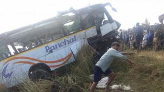 'Tardy' Police Attacked In India After Bus Crash Which Killed 36 - BBC News