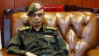 Cawad Ibnu Cowf ayaa iscasilay maalin un kaddib markii uu noqday madaxa golaha milateriga