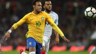 Neymar akiichezea Brazil dhidi ya England uwanjani Wembley