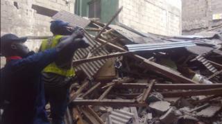 ụlọ ọzọ dara ma dakwasị ndị mmadụ na mpaghara Oke-Arin dị na Lagos Island.