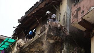 Onye ọrụ gọọmenti ka ọ na-akpụda ụlọ ndị a gbajọrọ