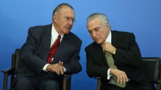 José Sarney e Michel Temer durante cerimônia de posse de ministros em maio de 2016