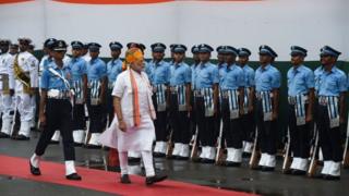 మోదీ, త్రివిద దళాలు