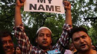 গো-রক্ষার নামে হত্যা বন্ধে দেশজুড়ে বিক্ষোভ হয়।