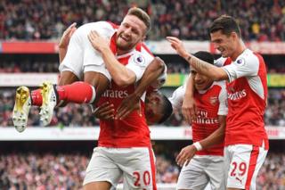 Arsenal waxay soo badisay todobadii kullan ee ugu dambeysay